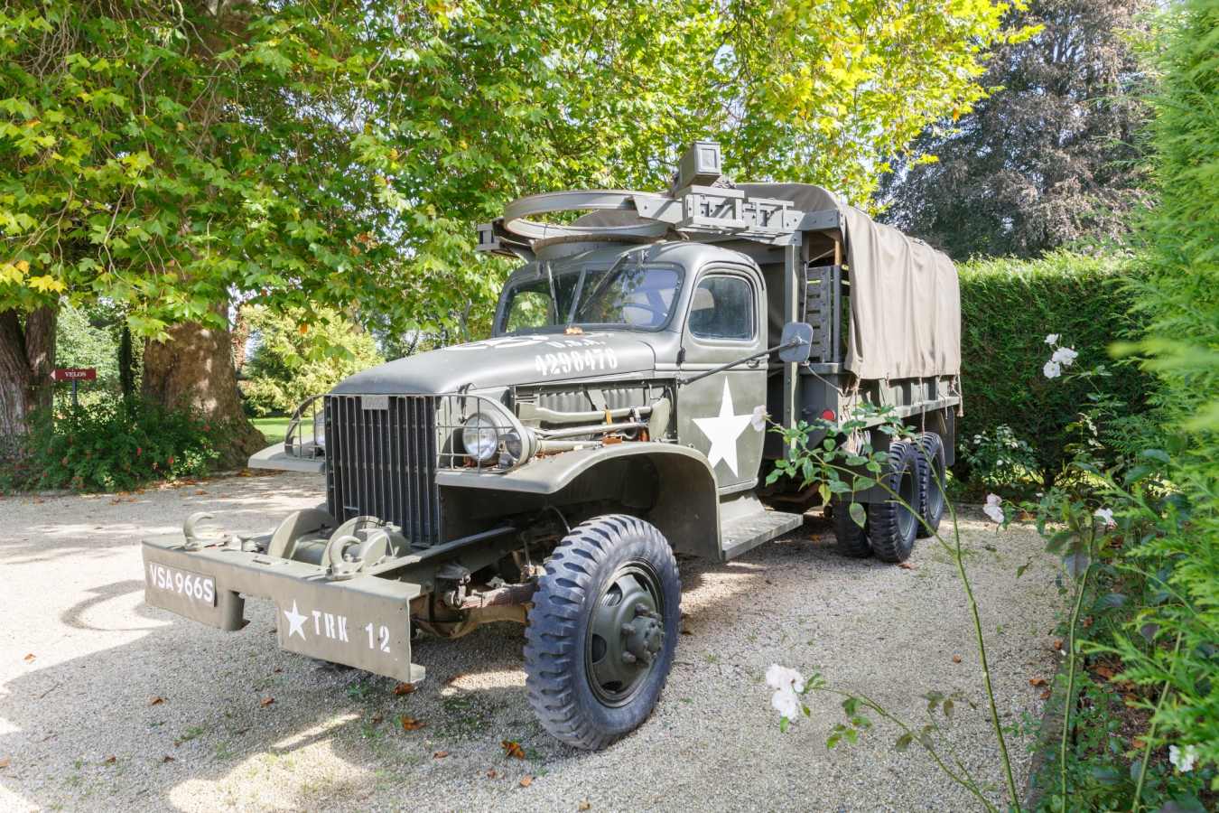 Army truck - Chateau La Chenevière