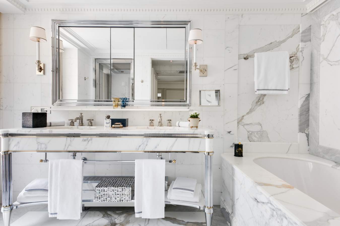 Premier Suite bathroom - Hotel de Crillon, A Rosewood Hotel