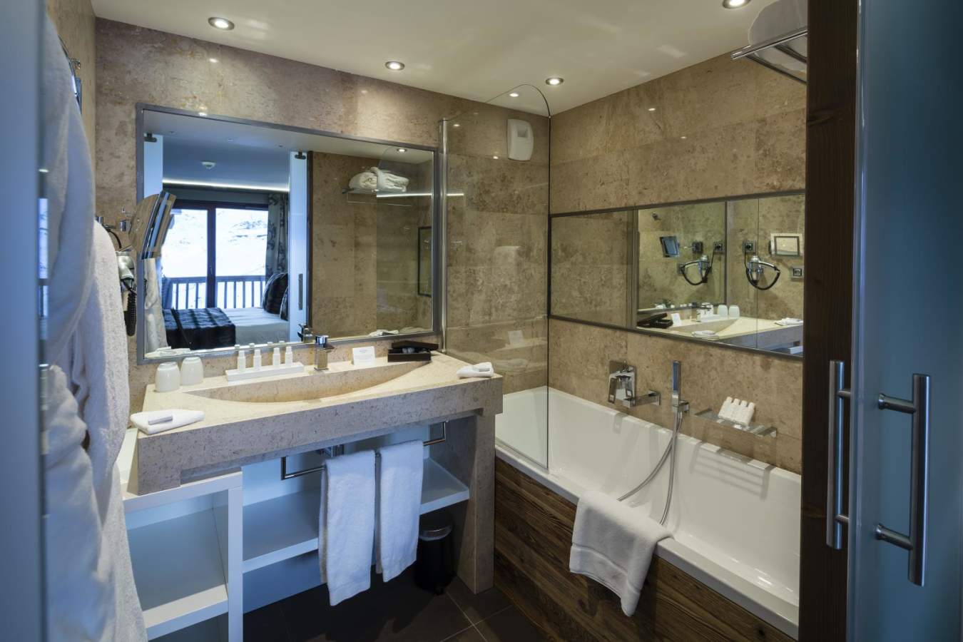Luxury Suite bathroom -  Koh-I Nor