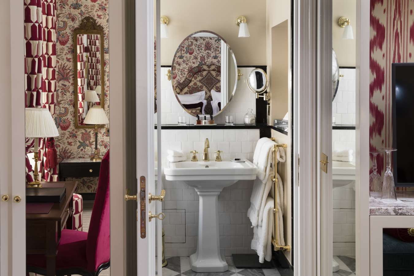 Deluxe Bathroom 