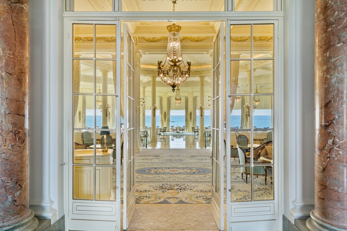 Lounge and La Rotonde entrance