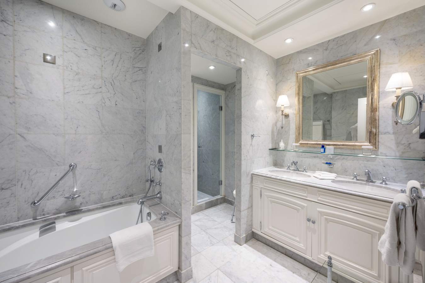 Exclusive seaview room bathroom 