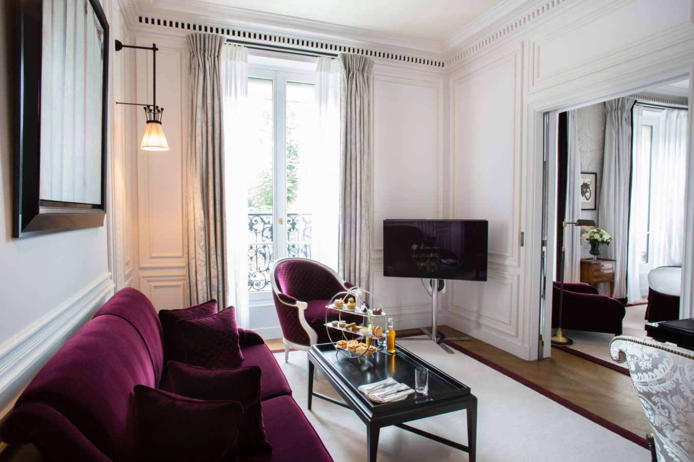 Suite lounge area - La Reserve Paris