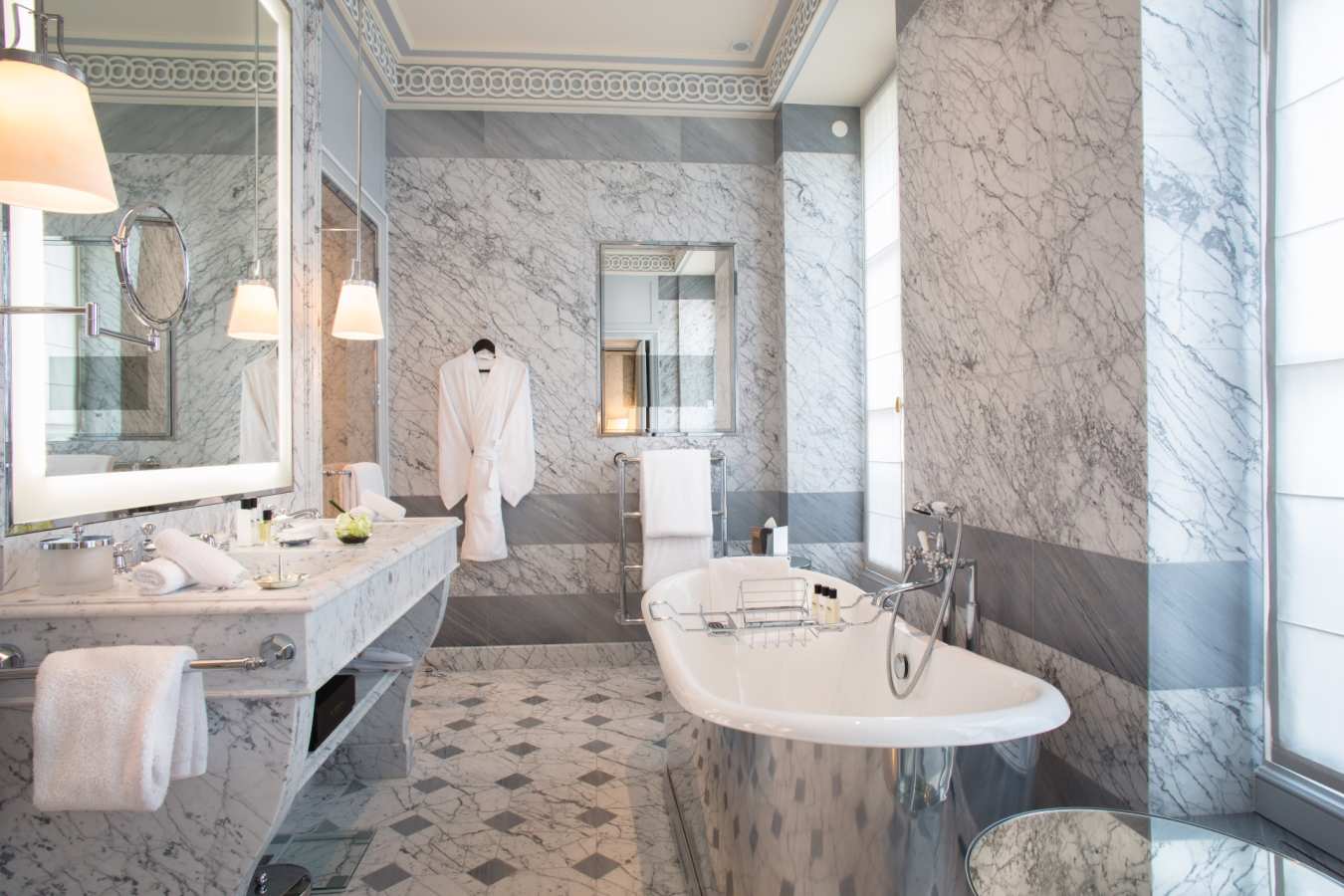 Suite bathroom - La Reserve Paris