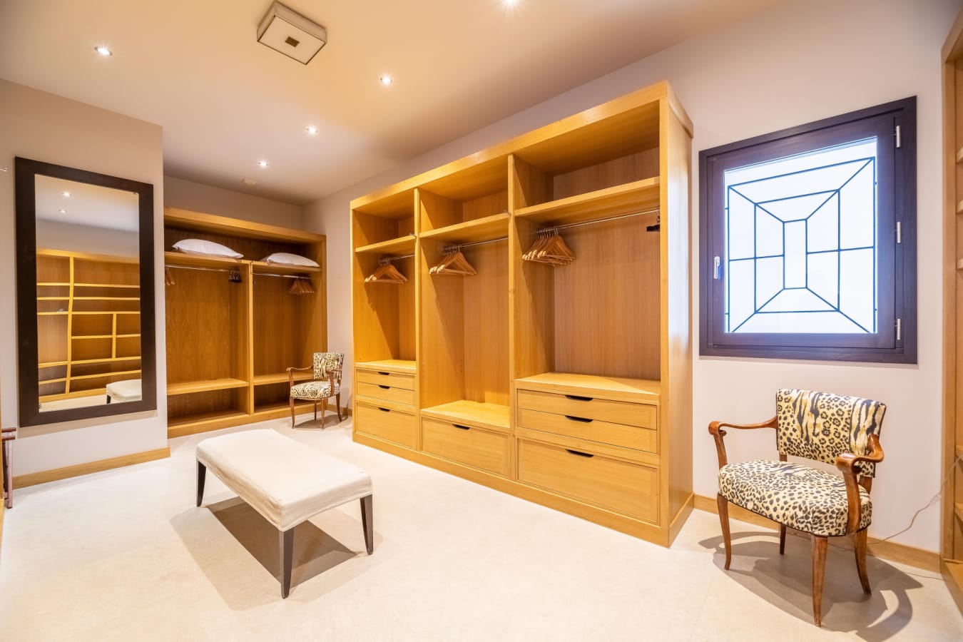 Villa prestige walking wardrobe