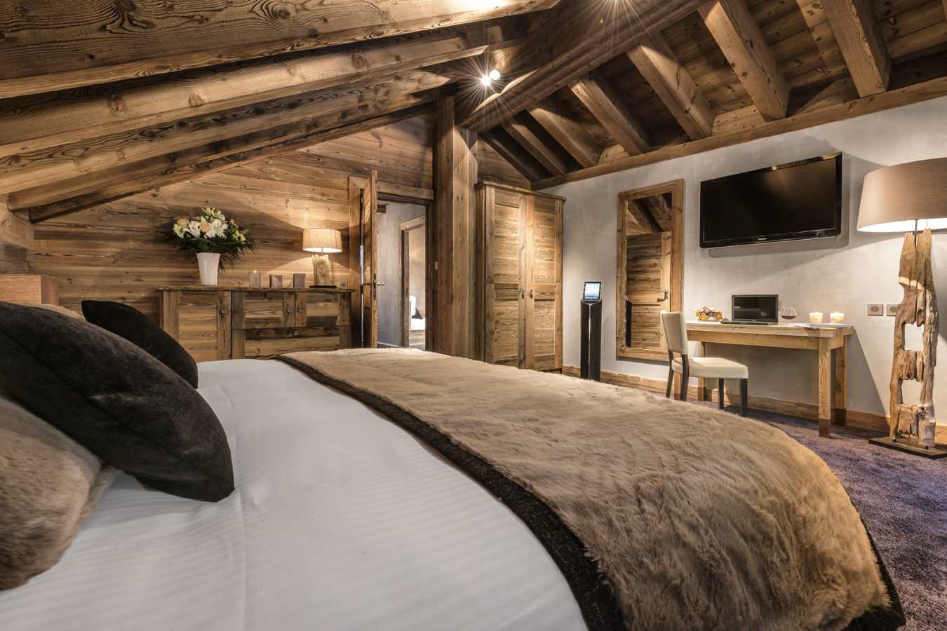 Parents' room in Suite 54, Le Kaila