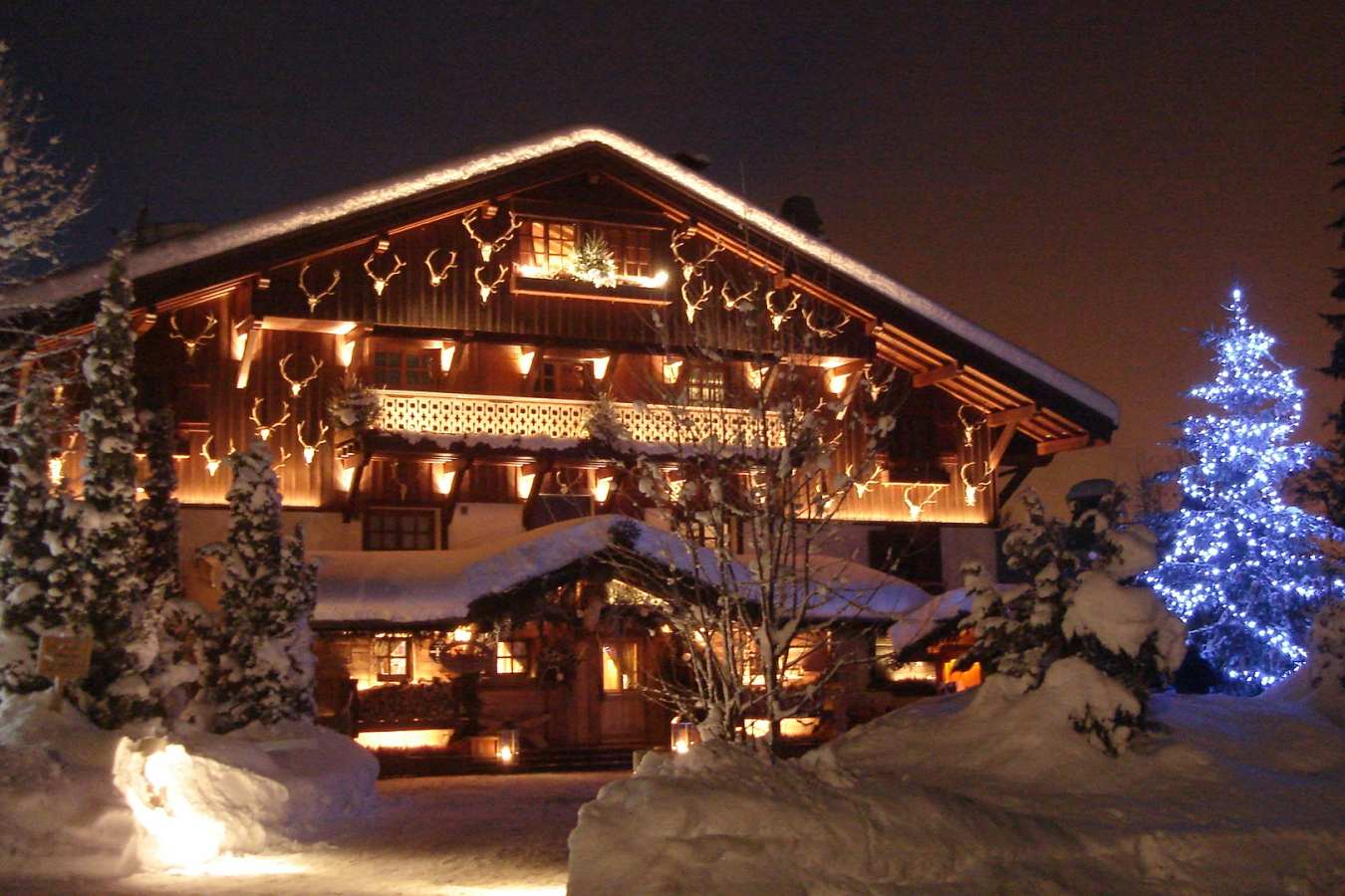 Les Chalets du Mont dArbois - Evening exterior