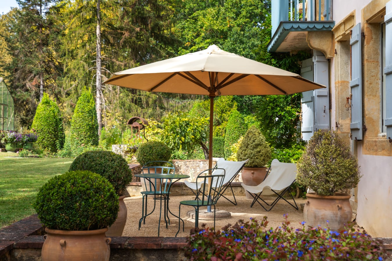 lespresdeugenie outside terrace