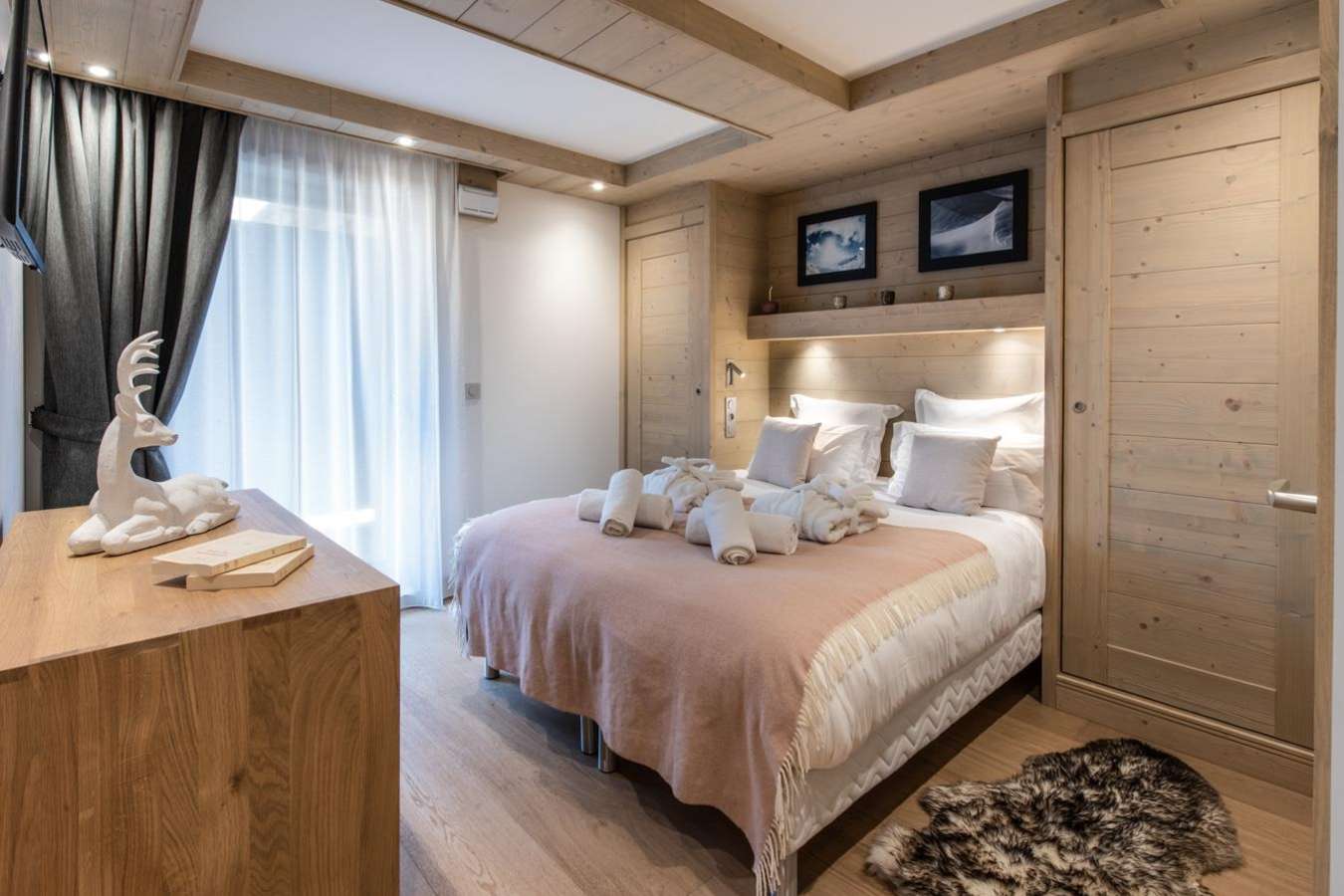 Manali Lodge - Double Bedroom 