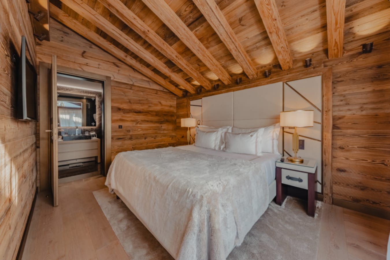 Grand bedroom ensuite 