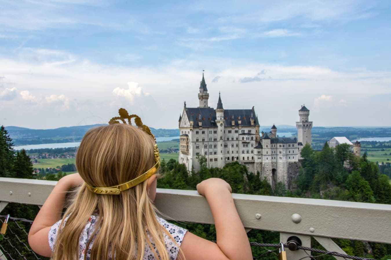 child watching the castle