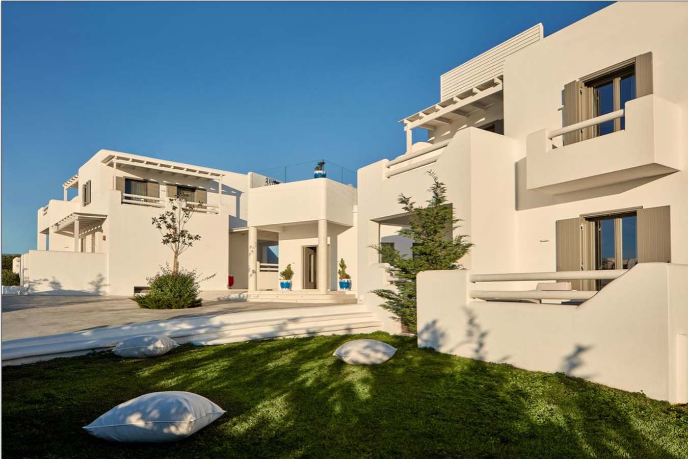 18 Grapes - Outside Area 