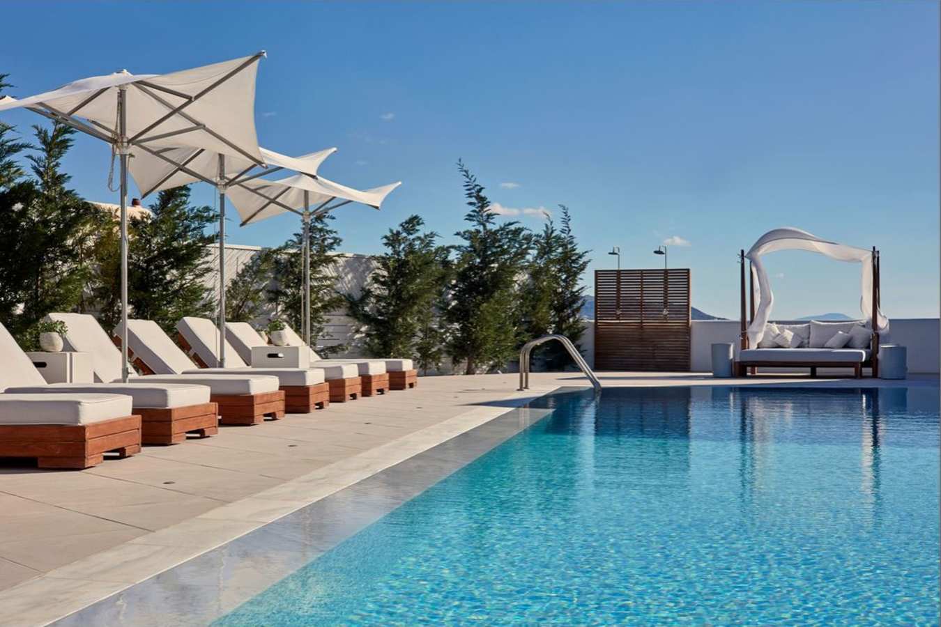 18 Grapes - Outside Pool Area 