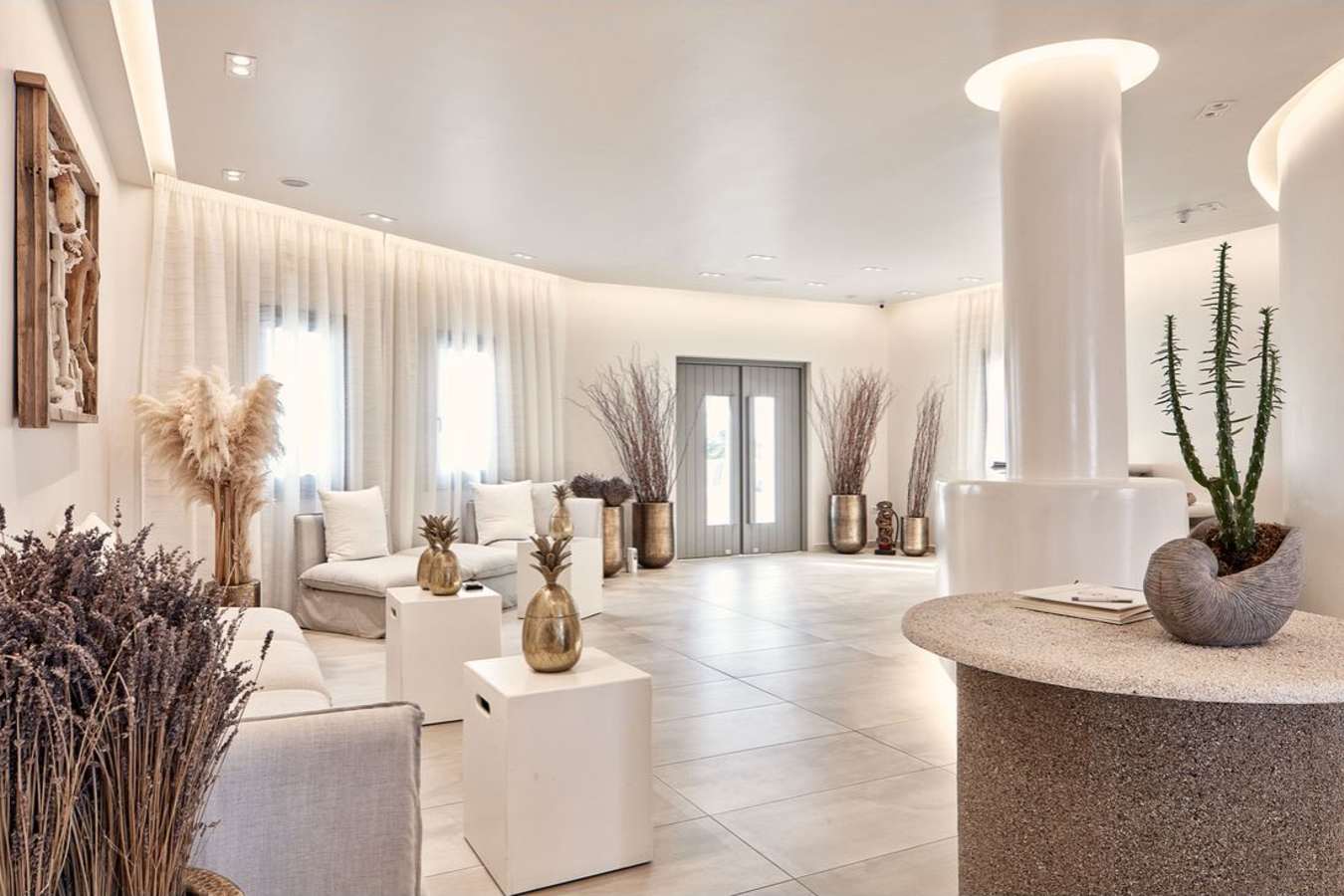 18 Grapes - Reception Area 