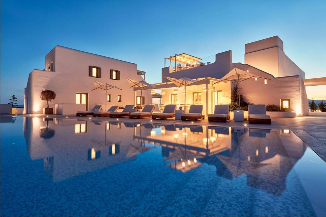 18 Grapes - Outside Pool 