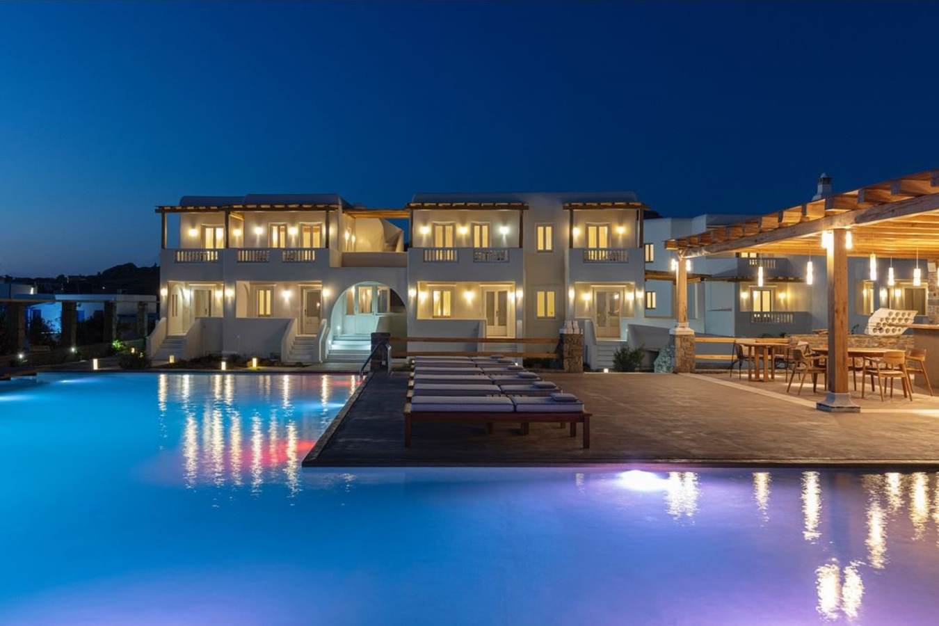 Ammothines Cycladic Suites - Outside Pool by night 