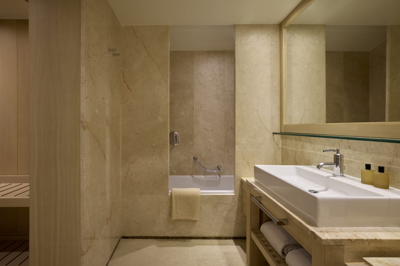 DCVillaOneBedroomBathroom 