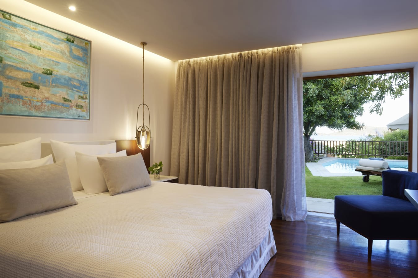 PeninsulaGrandVillasBedroom