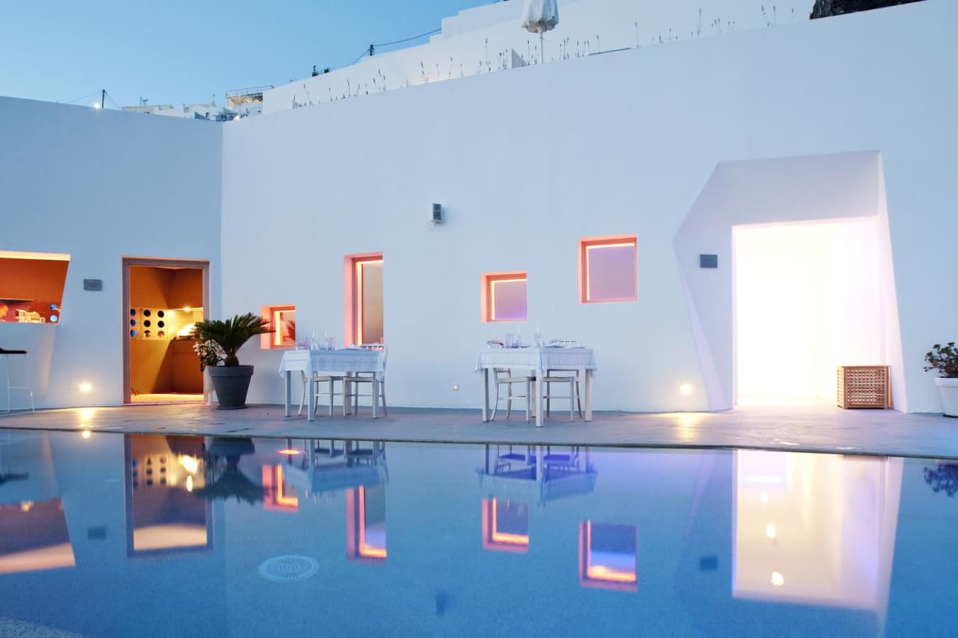 Infinity pool bar - Grace Santorini