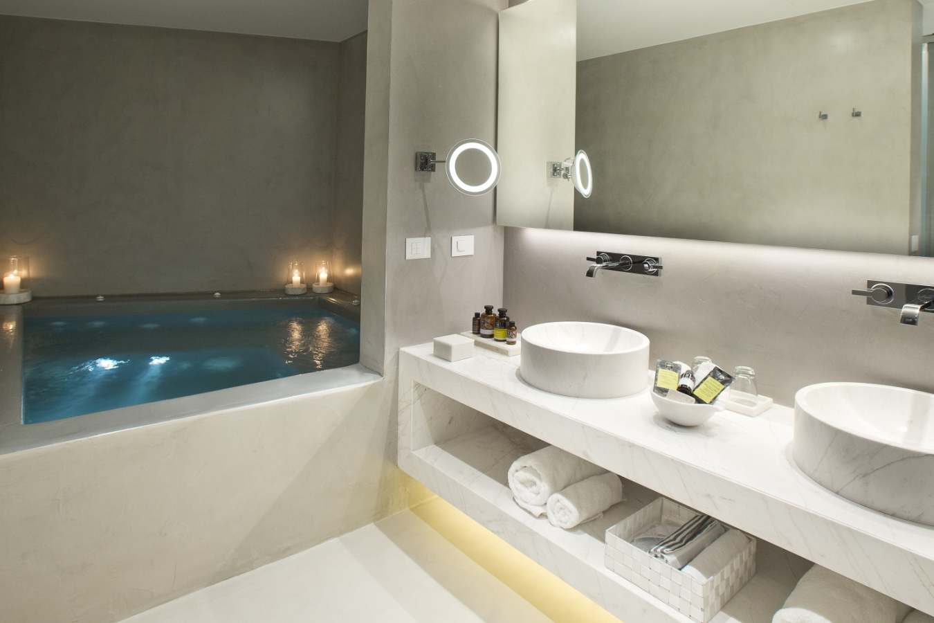 Grace Suite bathroom plunge pool - Grace Santorini