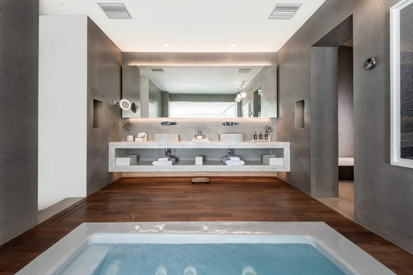 Bathroom Plunge Pool - Grace Santorini