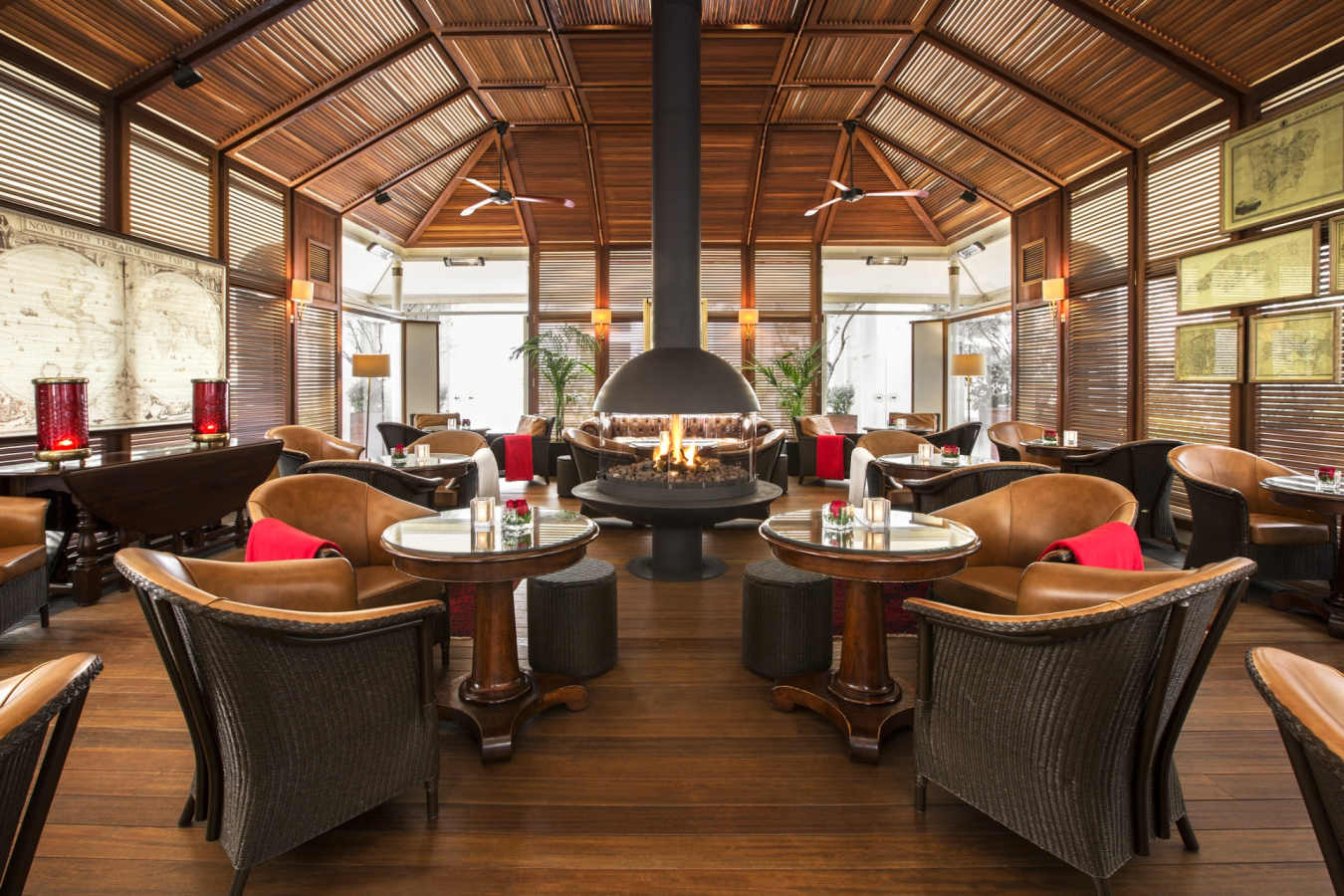 Alexanders Cigar Lounge - Hotel Grande Bretagne