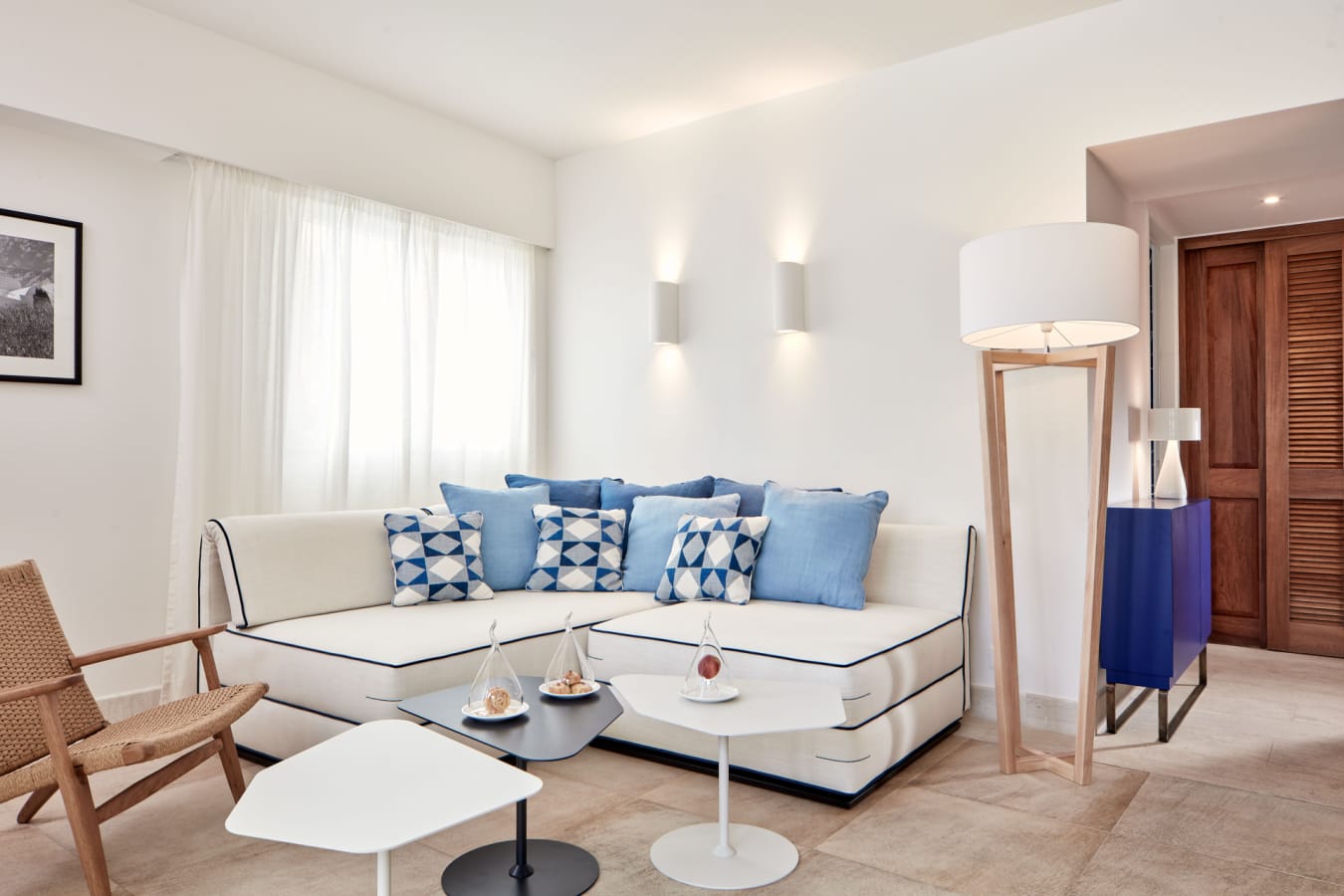 Island Suite Private Heated Pool Living Room