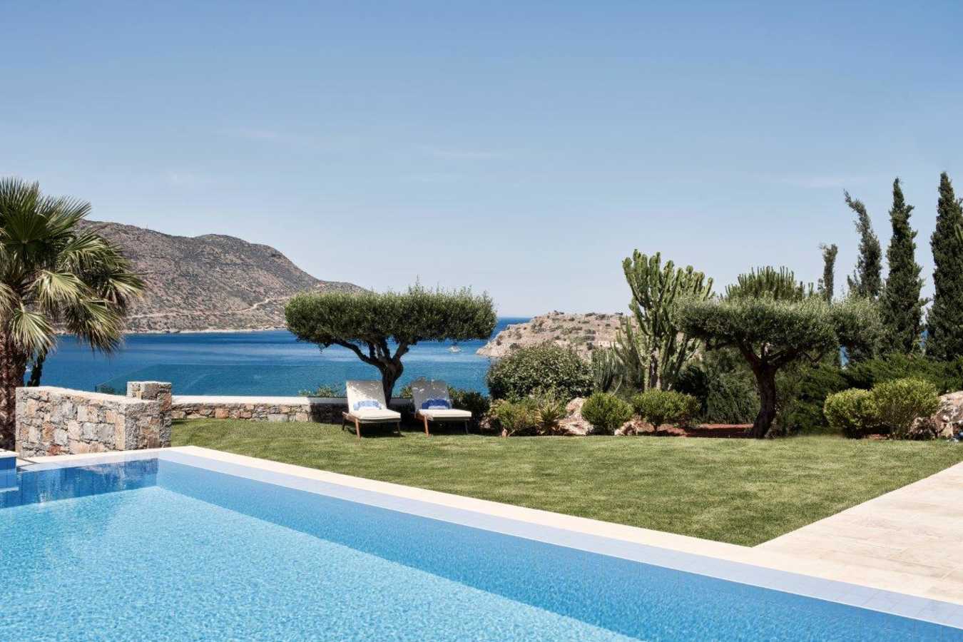 Royal Blue Villa Swimming Pool