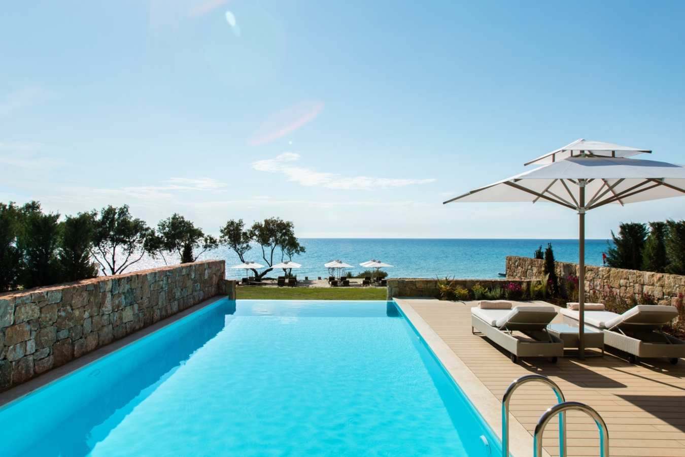 Family Suite Private Pool - Sani Club