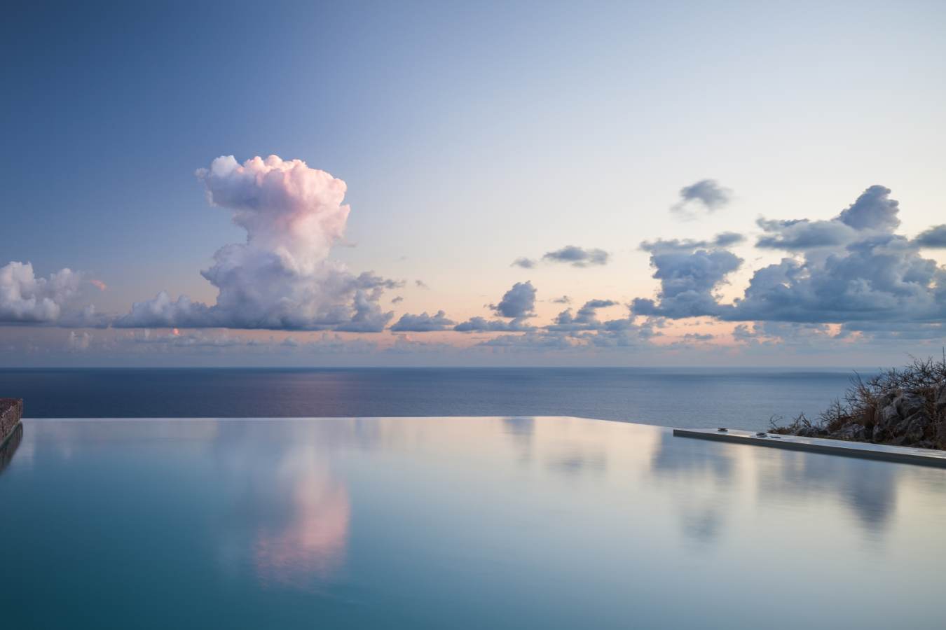 Infinity pool - Tainaron Blue