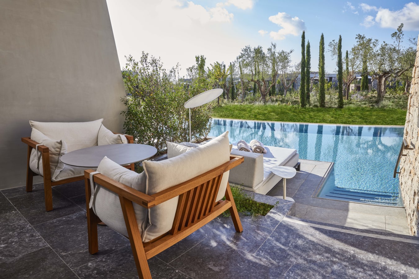 Fabulous Infinity swim up roomexterior