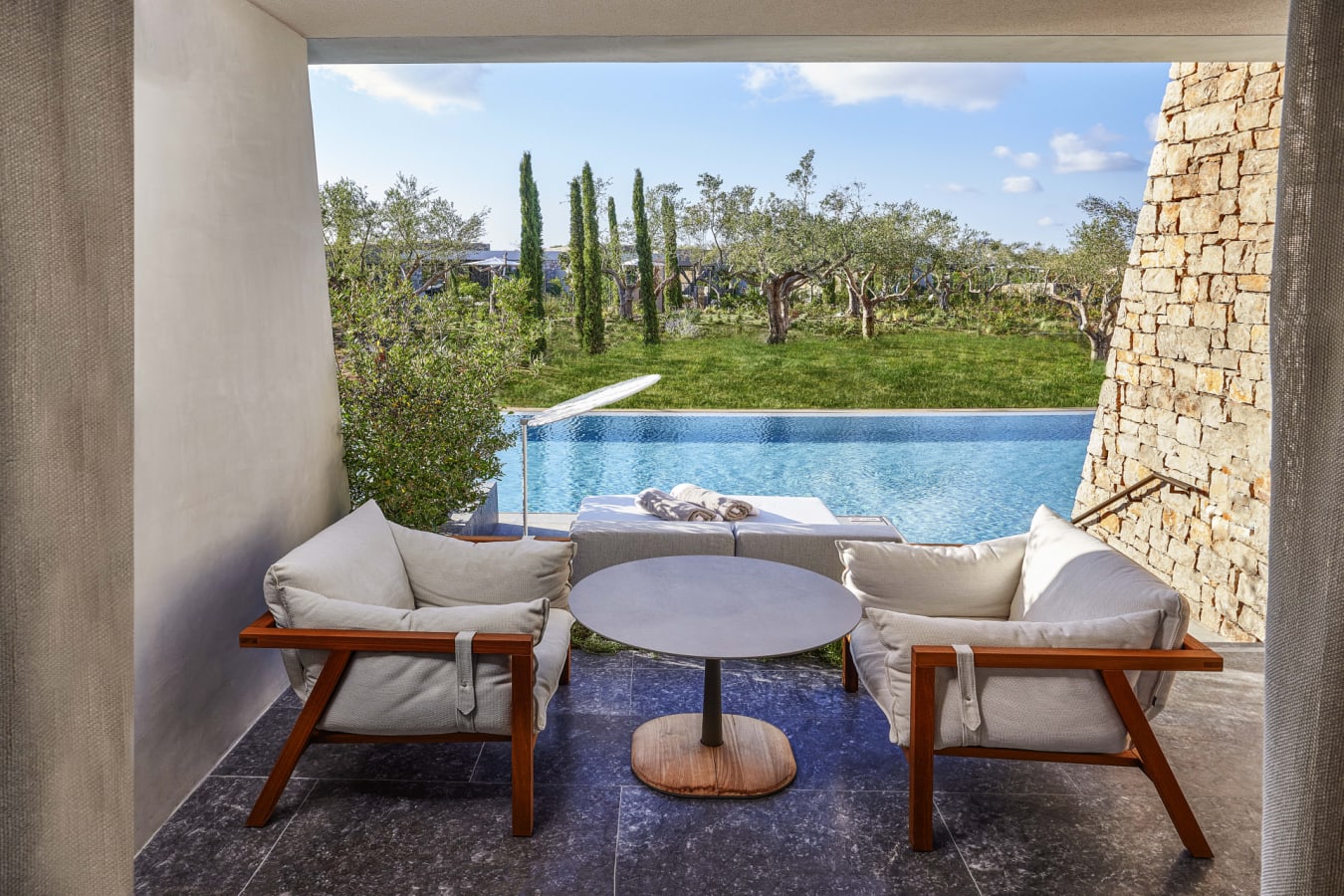 Fabulous Infinity swim up roomexterior - 2