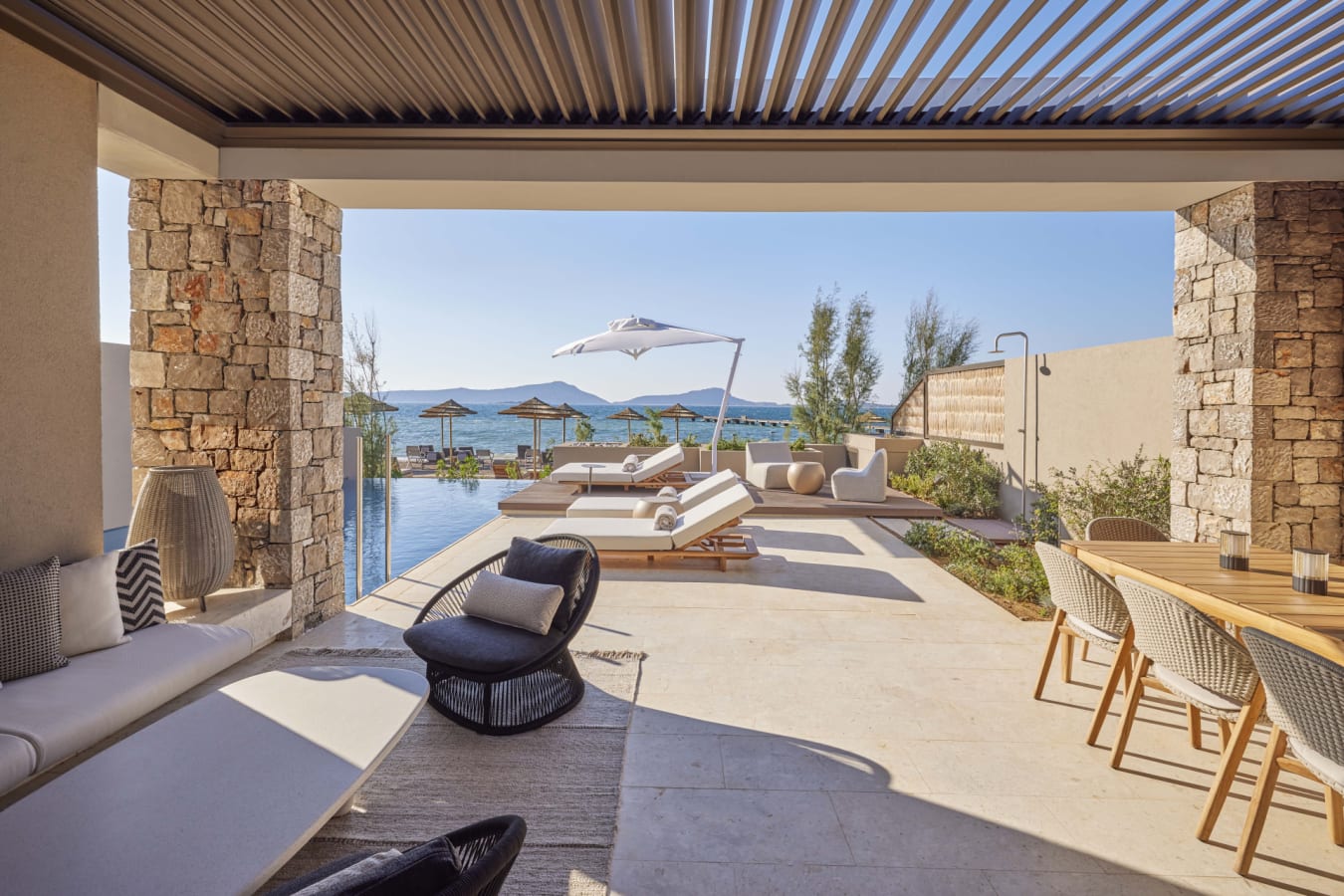 Beachfront Infinity Villaexterior