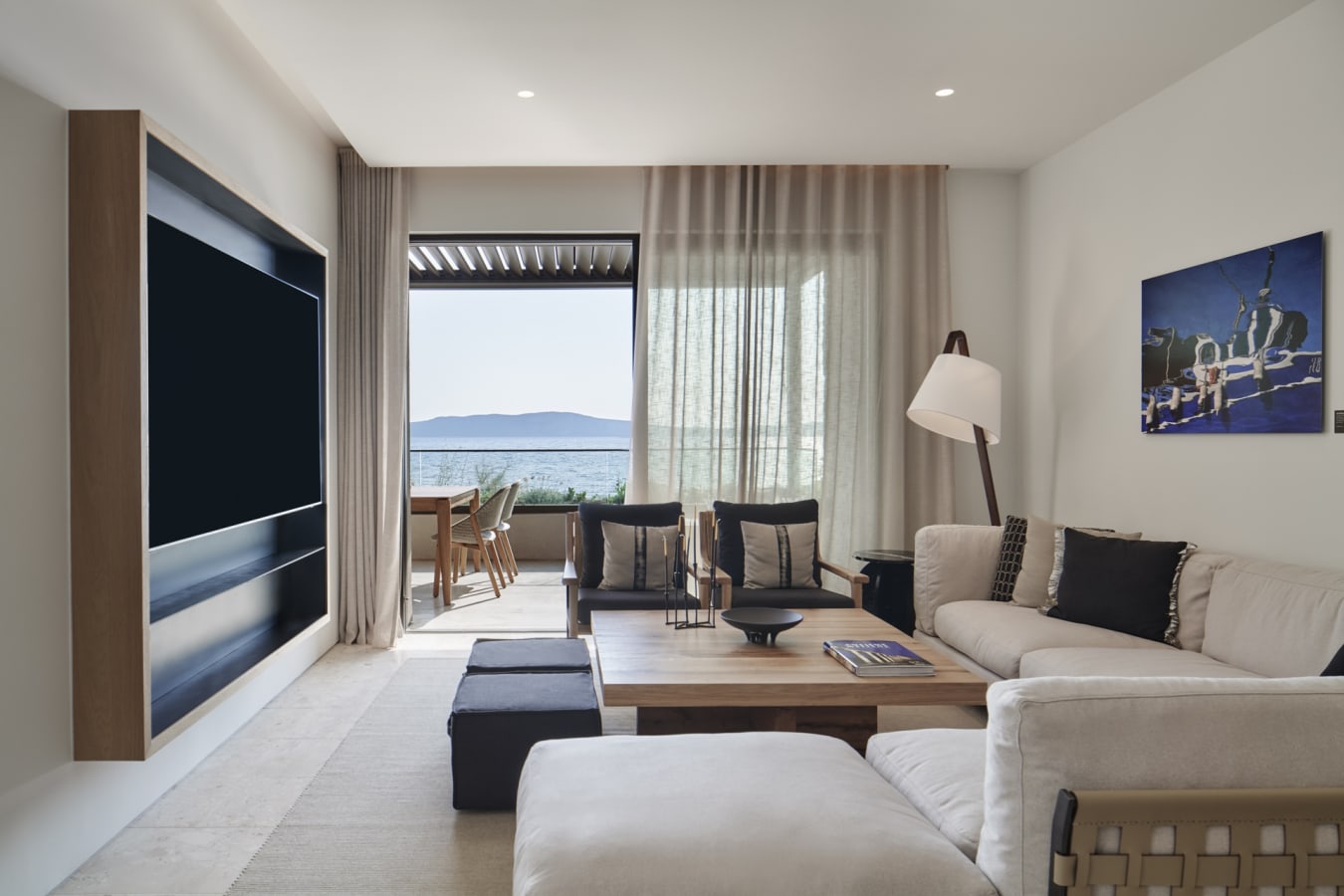 W Agora Bayfront Suites