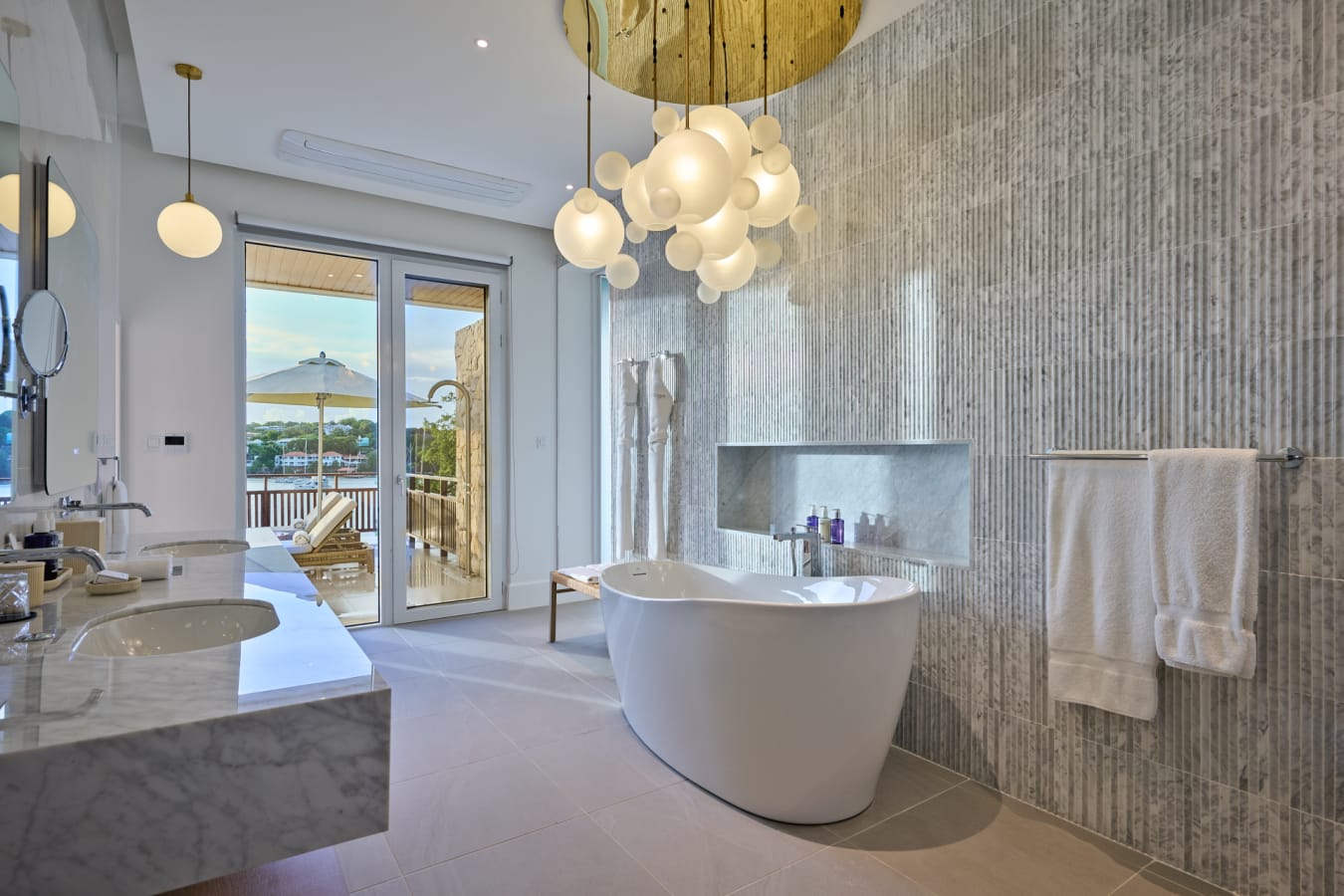 Suite bathroom 