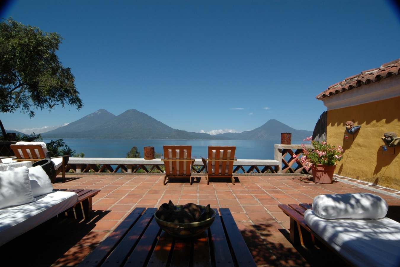 Roof terrace and views - Casa Palopo