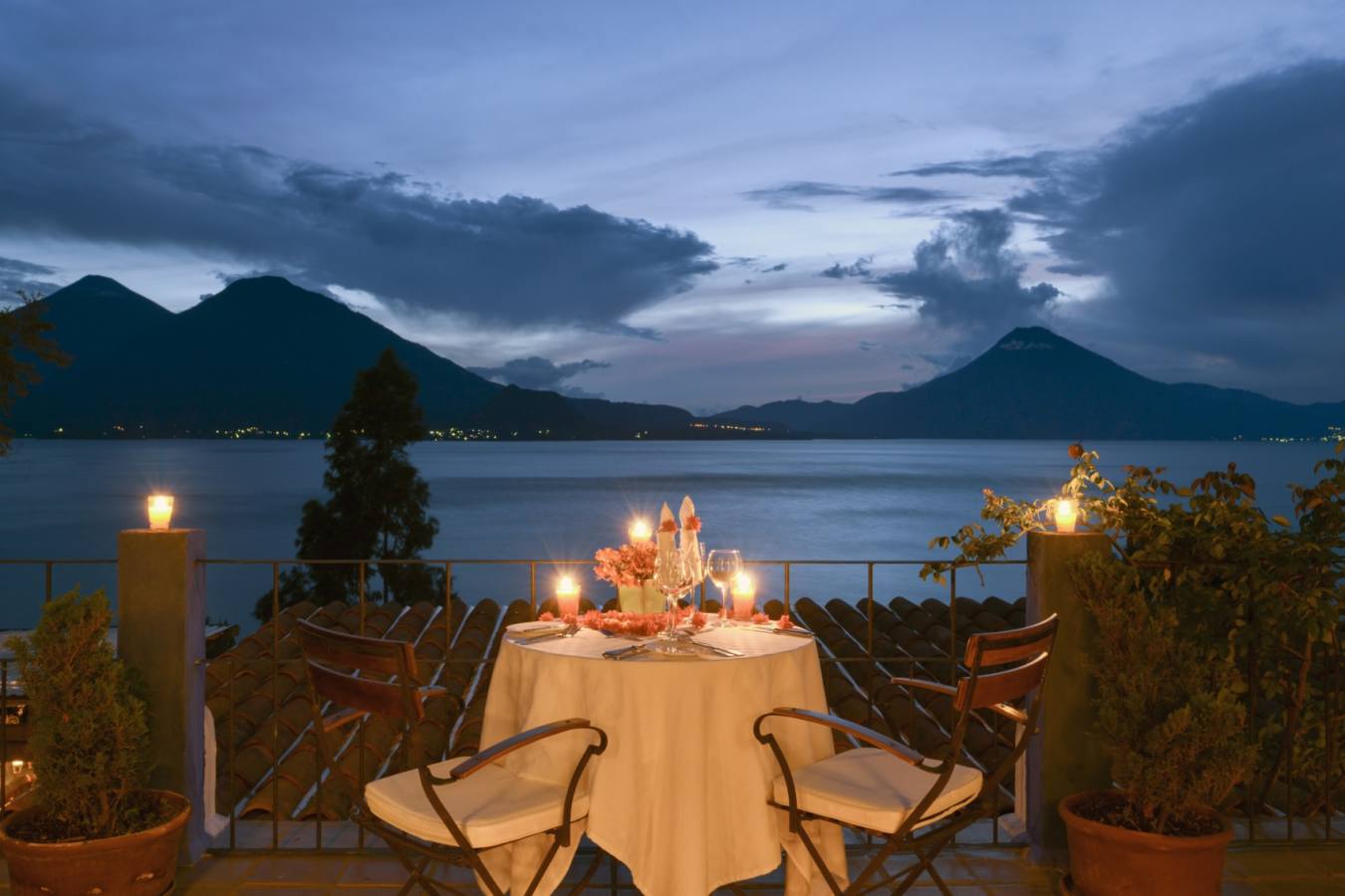 Rooftop dining - Casa Palopo