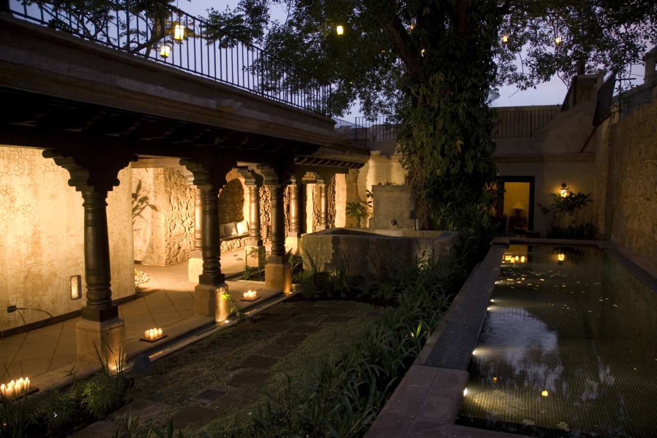 Garden at night - El Convento