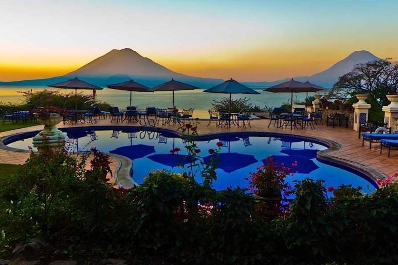Pool & gardens - Hotel Atitlan