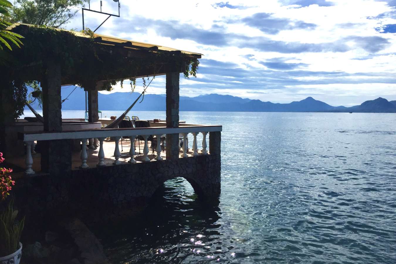 Relax by the lakeside - La Casa del Mundo
