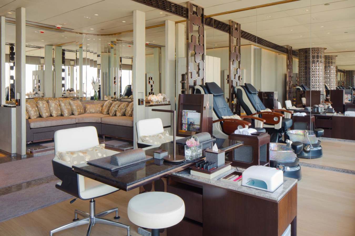 Salon - Four Seasons Hong Kong