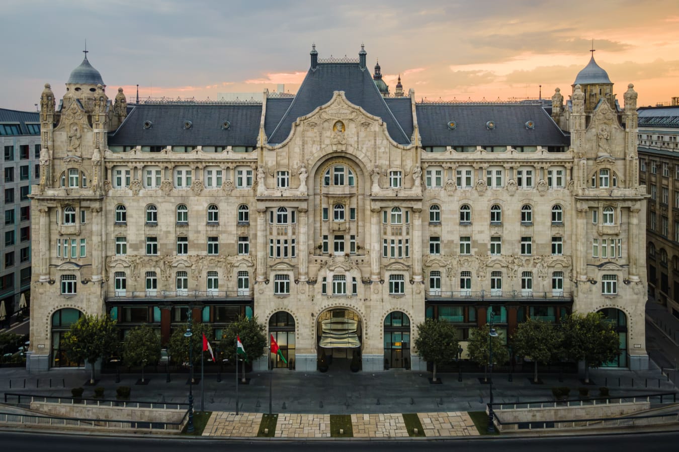Four Seasons Hotel Gresham Palace - exterior  