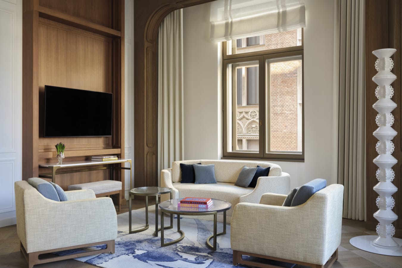 St Regis Budapest - seating suite 