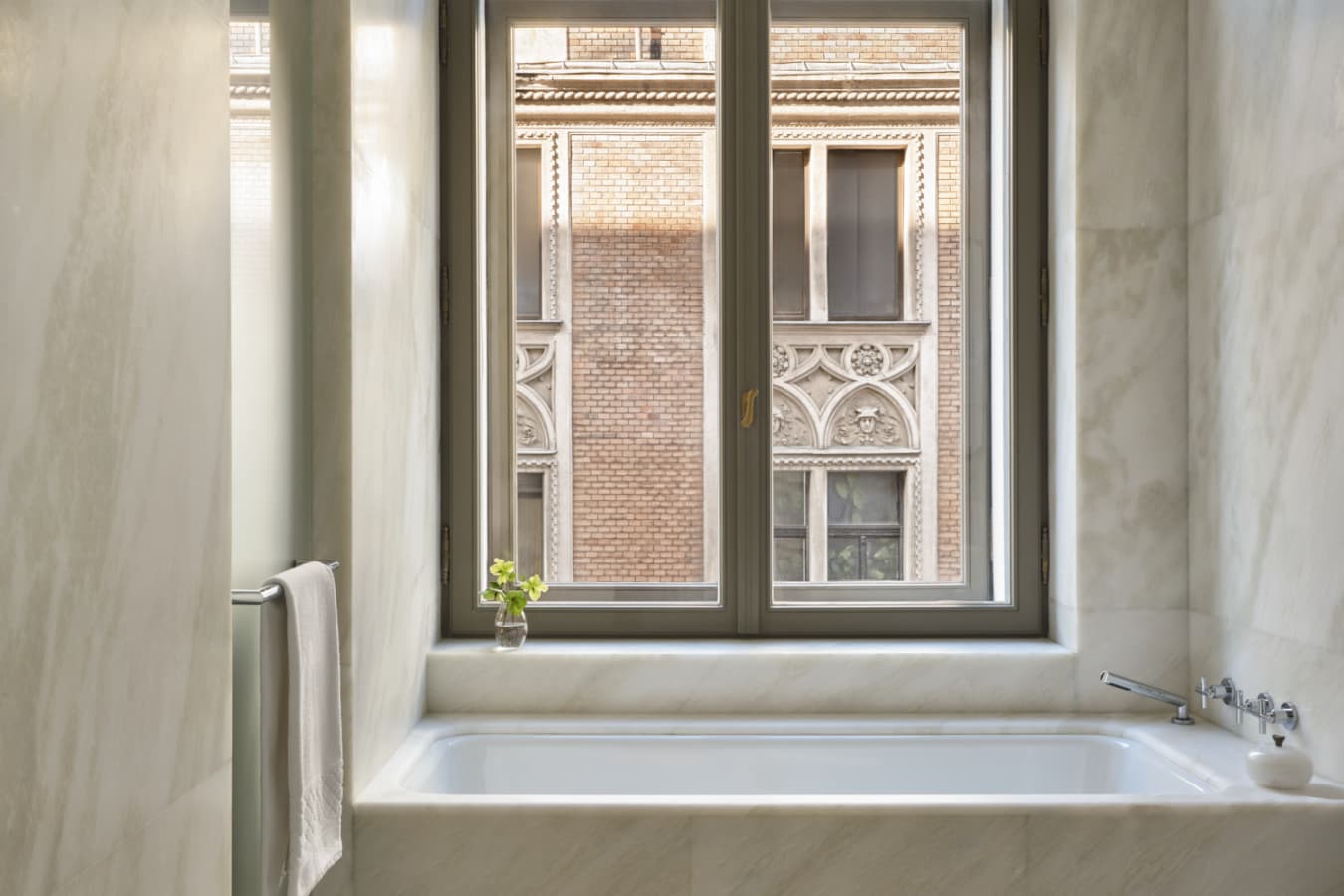 St Regis Budapest - bathroom 
