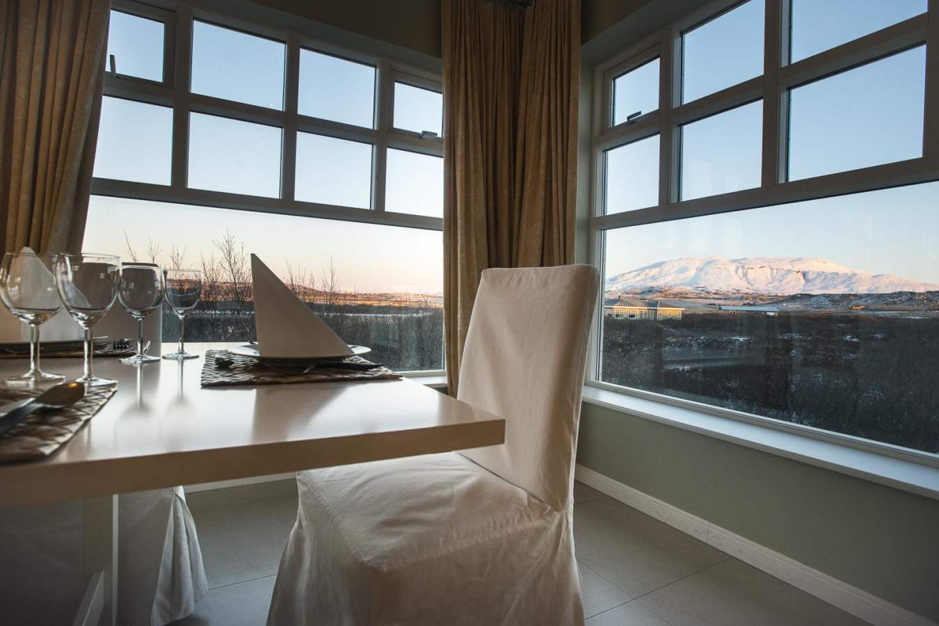 Dining room view - Hotel Grimsborgir