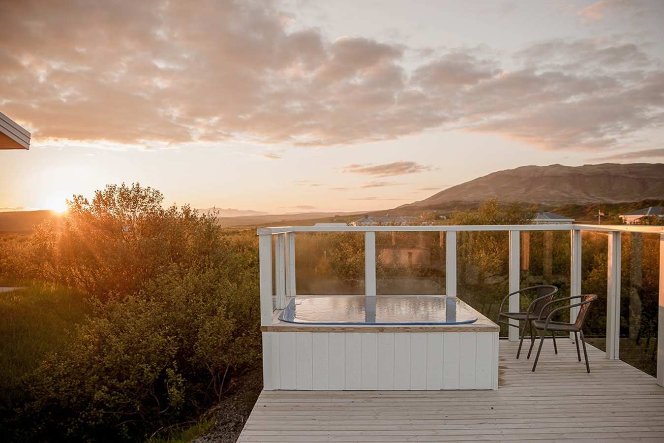Hot tub at sunset - Hotel Grimsborgir