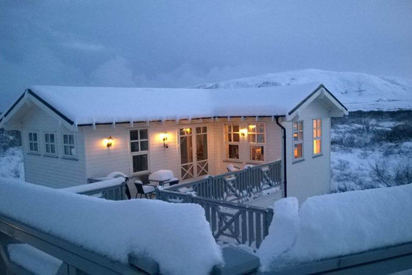 Cottage in Snow - Hotel Grimsborgir