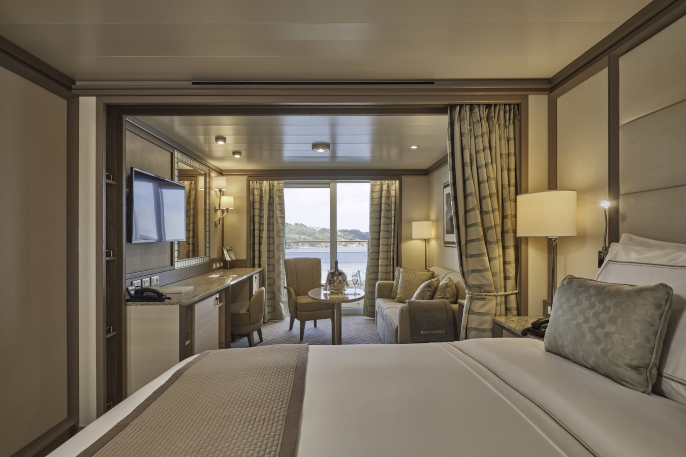 SilverSeaMoonVerandaSuite 