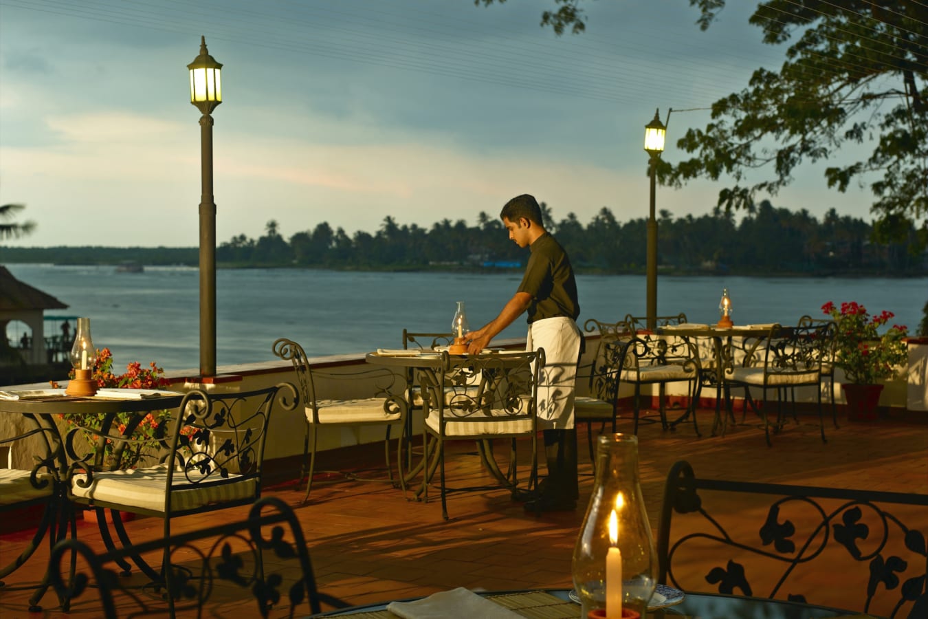 Outdoor Dining - Brunton Boatyard