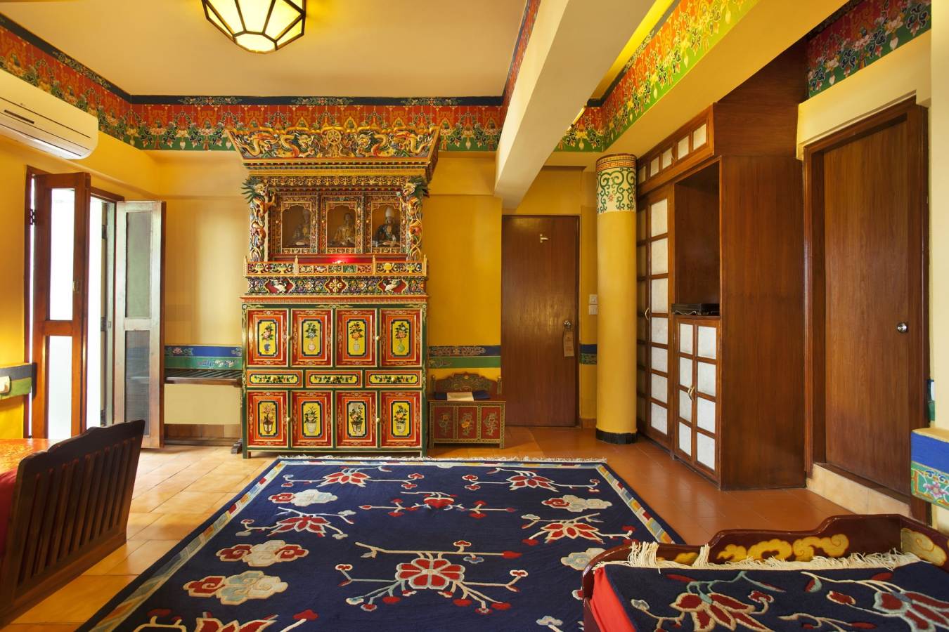 Authentic Style - Chonor House